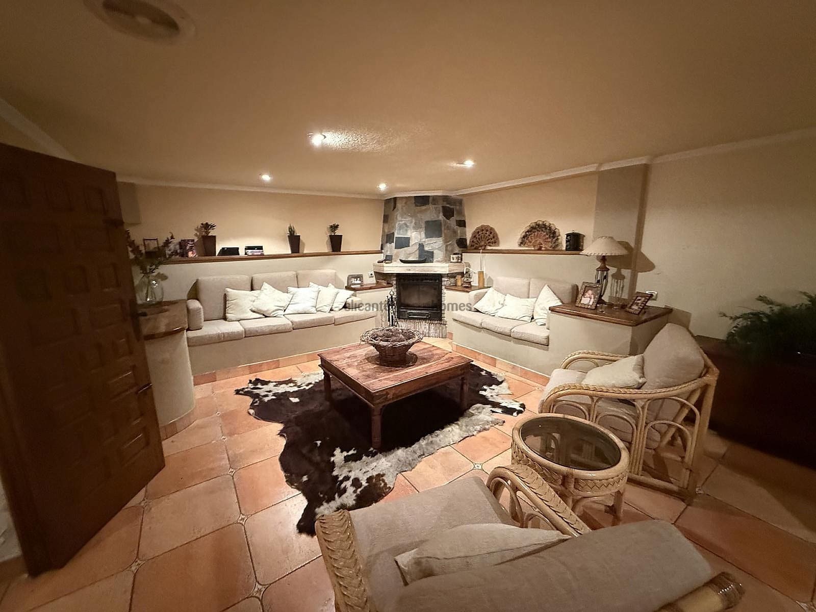 4 chambre Villa/Maison à vendre à Elda avec garage - 385 000 € (Ref: 9231918)