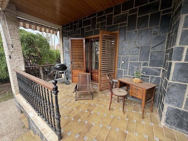 4 chambre Villa/Maison à vendre à Elda avec garage - 385 000 € (Ref: 9231918)