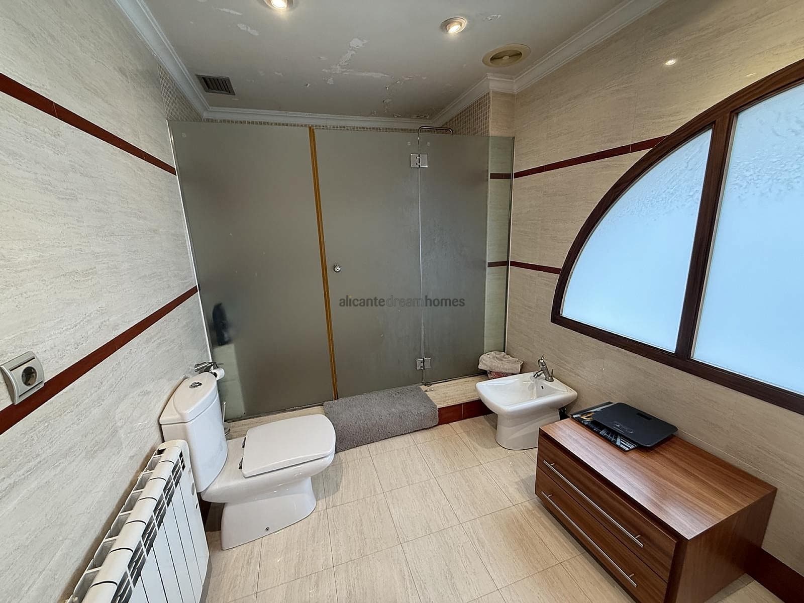 4 chambre Villa/Maison à vendre à Elda avec garage - 385 000 € (Ref: 9231918)