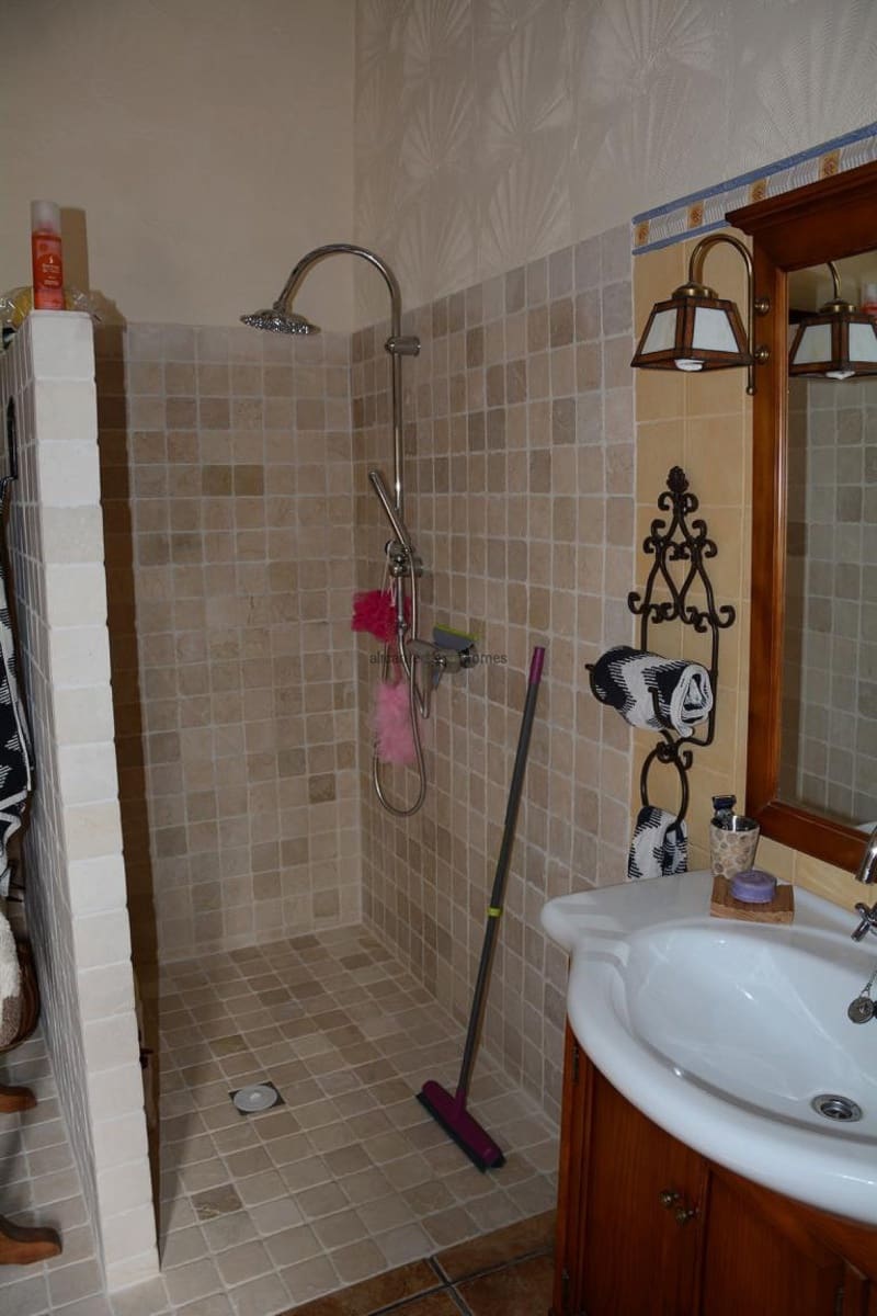 6 slaapkamer Finca/Landhuis te koop in La Romana met zwembad garage - € 325.000 (Ref: 9231925)