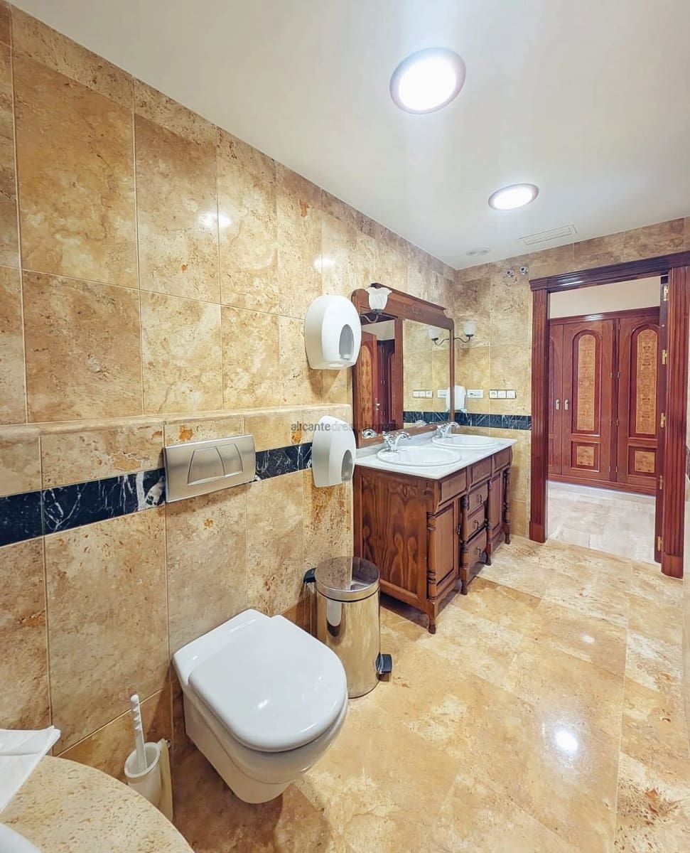 8 soveværelse Finca/Landehus til salg i Jumilla med swimmingpool - € 1.450.000 (Ref: 9234906)