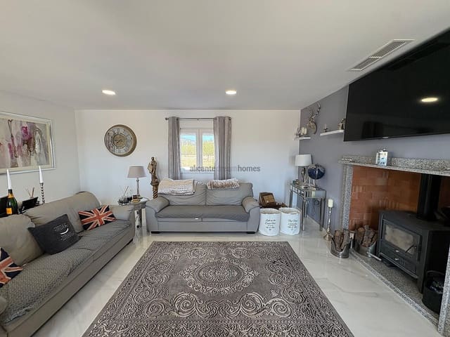 4 soveværelse Villa til salg i Pinoso med swimmingpool garage - € 449.000 (Ref: 9237723)