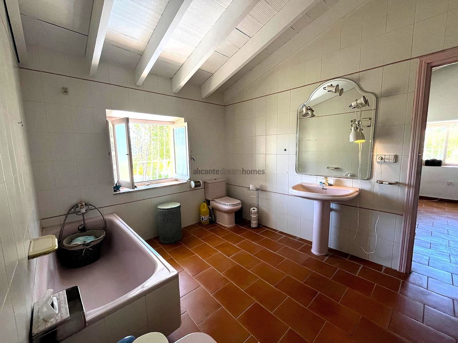 12 soverom Finca/Herregård til salgs i Castalla med svømmebasseng - € 570 000 (Ref: 9255789)