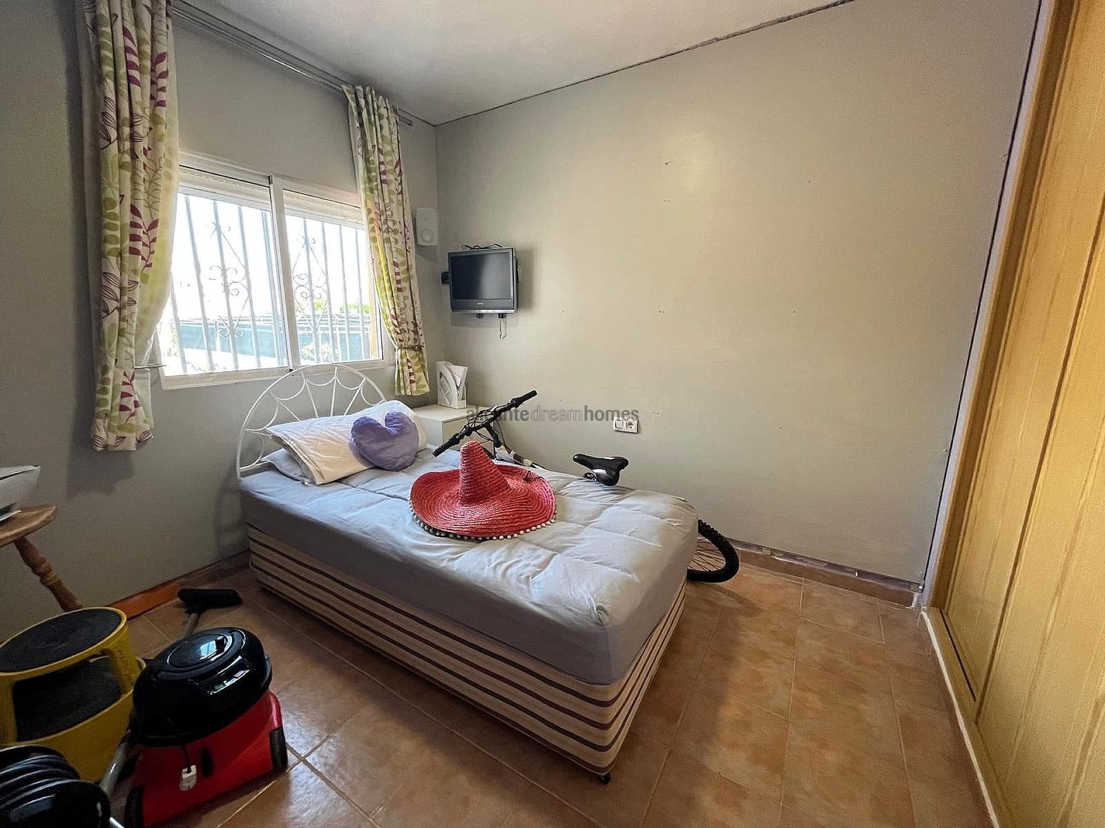 3 Zimmer Villa zu verkaufen in Castalla mit Pool - 259.999 € (Ref: 9258007)