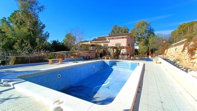4 bedroom Villa for sale in La Romana - € 320,000 (Ref: 9301326)