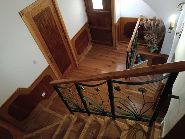 6 soverom Finca/Herregård til salgs i Yecla med garasje - € 159 000 (Ref: 9301335)