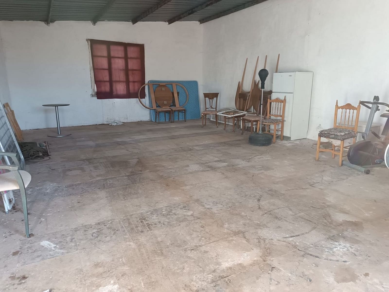 6 sypialnia Finka/Dom wiejski na sprzedaż w Yecla z basenem garażem - 130 000 € (Ref: 9301337)