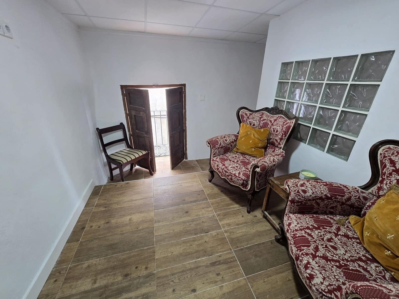 2 soveværelse Byhus til salg i Sax med swimmingpool - € 75.000 (Ref: 9301339)