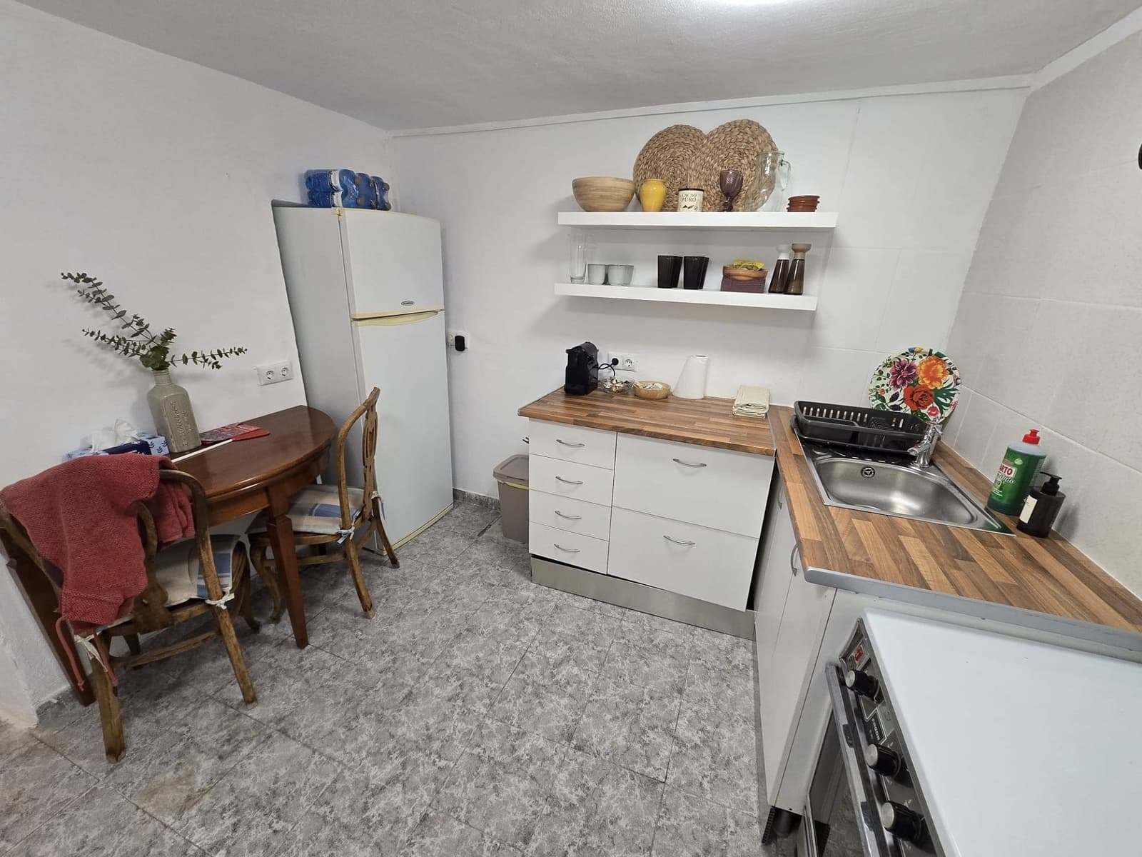 2 soveværelse Byhus til salg i Sax med swimmingpool - € 75.000 (Ref: 9301339)