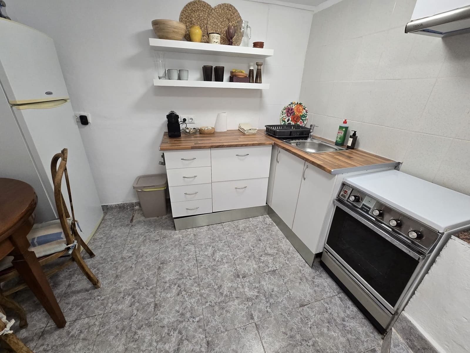 2 soveværelse Byhus til salg i Sax med swimmingpool - € 75.000 (Ref: 9301339)