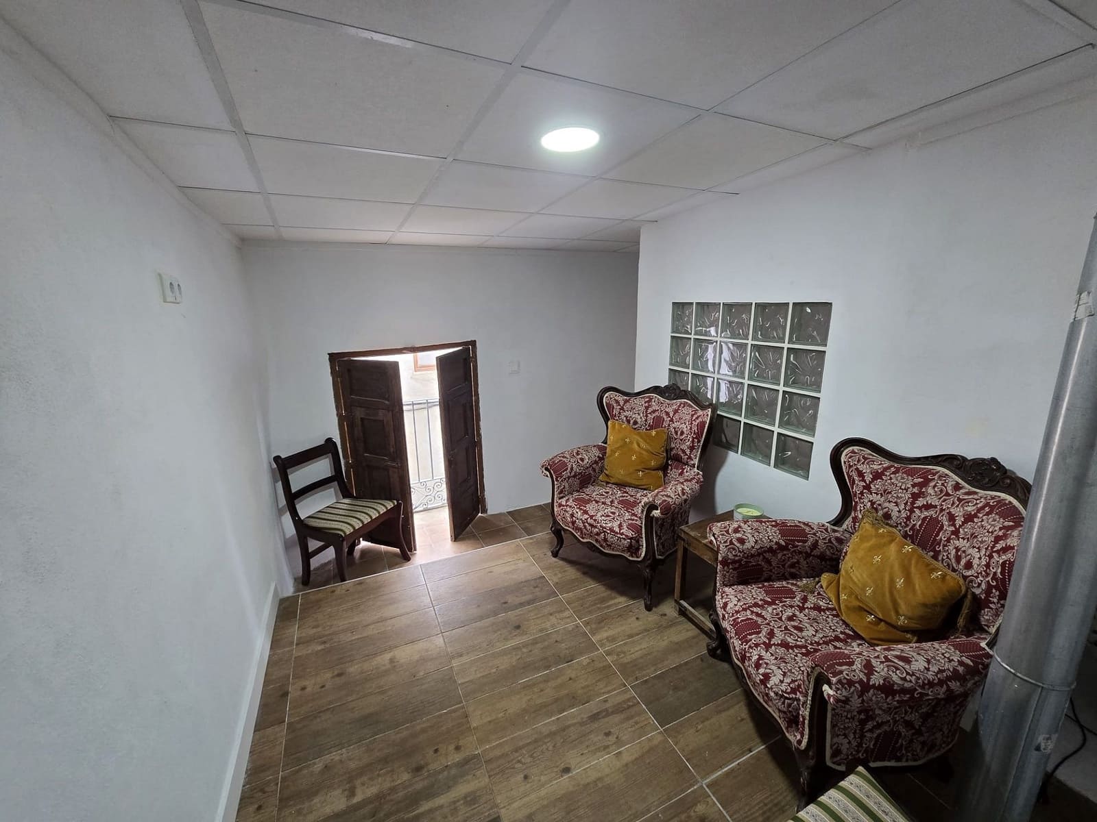 2 soveværelse Byhus til salg i Sax med swimmingpool - € 75.000 (Ref: 9301339)