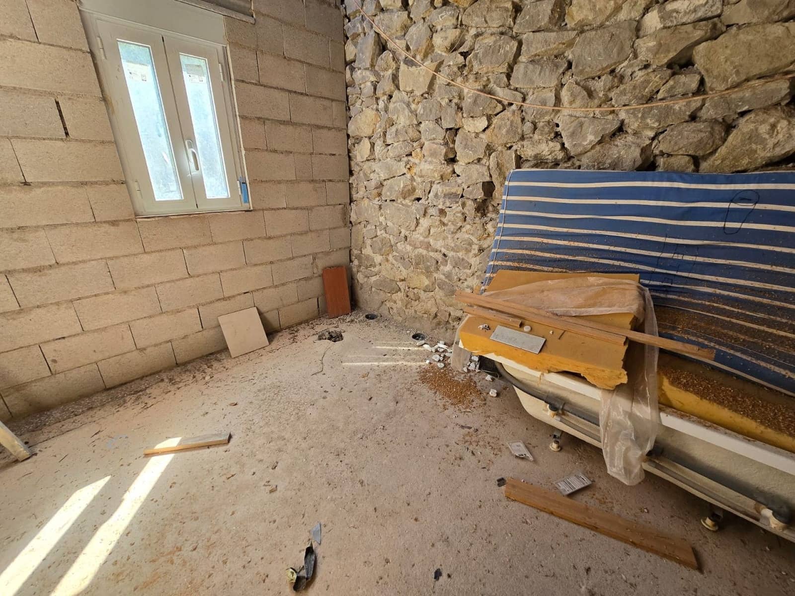 4 soveværelse Finca/Landehus til salg i Jumilla med swimmingpool garage - € 225.000 (Ref: 9301345)