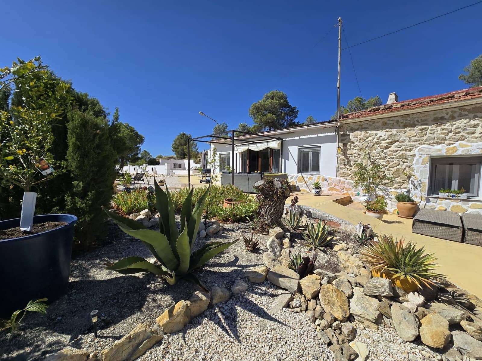 4 soveværelse Finca/Landehus til salg i Jumilla med swimmingpool garage - € 225.000 (Ref: 9301345)