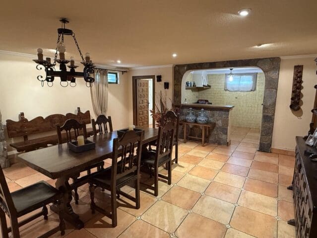 4 bedroom Villa for sale in Elda - € 385,000 (Ref: 9301358)