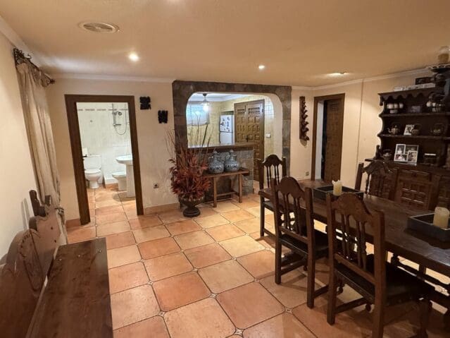 4 bedroom Villa for sale in Elda - € 385,000 (Ref: 9301358)