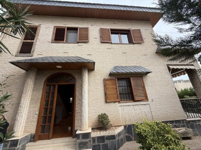 4 bedroom Villa for sale in Elda - € 385,000 (Ref: 9301358)