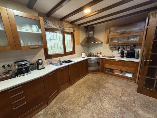 4 bedroom Villa for sale in Elda - € 385,000 (Ref: 9301358)