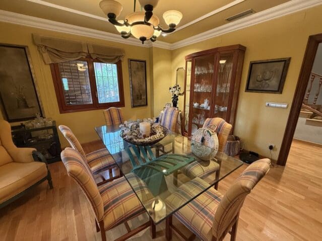 4 bedroom Villa for sale in Elda - € 385,000 (Ref: 9301358)