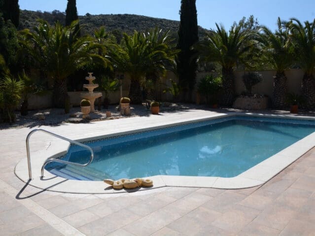 3 bedroom Villa for sale in Hondon de las Nieves with pool - € 420,000 (Ref: 9301359)