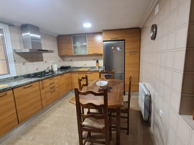 5 makuuhuone Omakotitalo myytävänä paikassa Monóvar / Monóver - 260 000 € (Ref: 9301362)