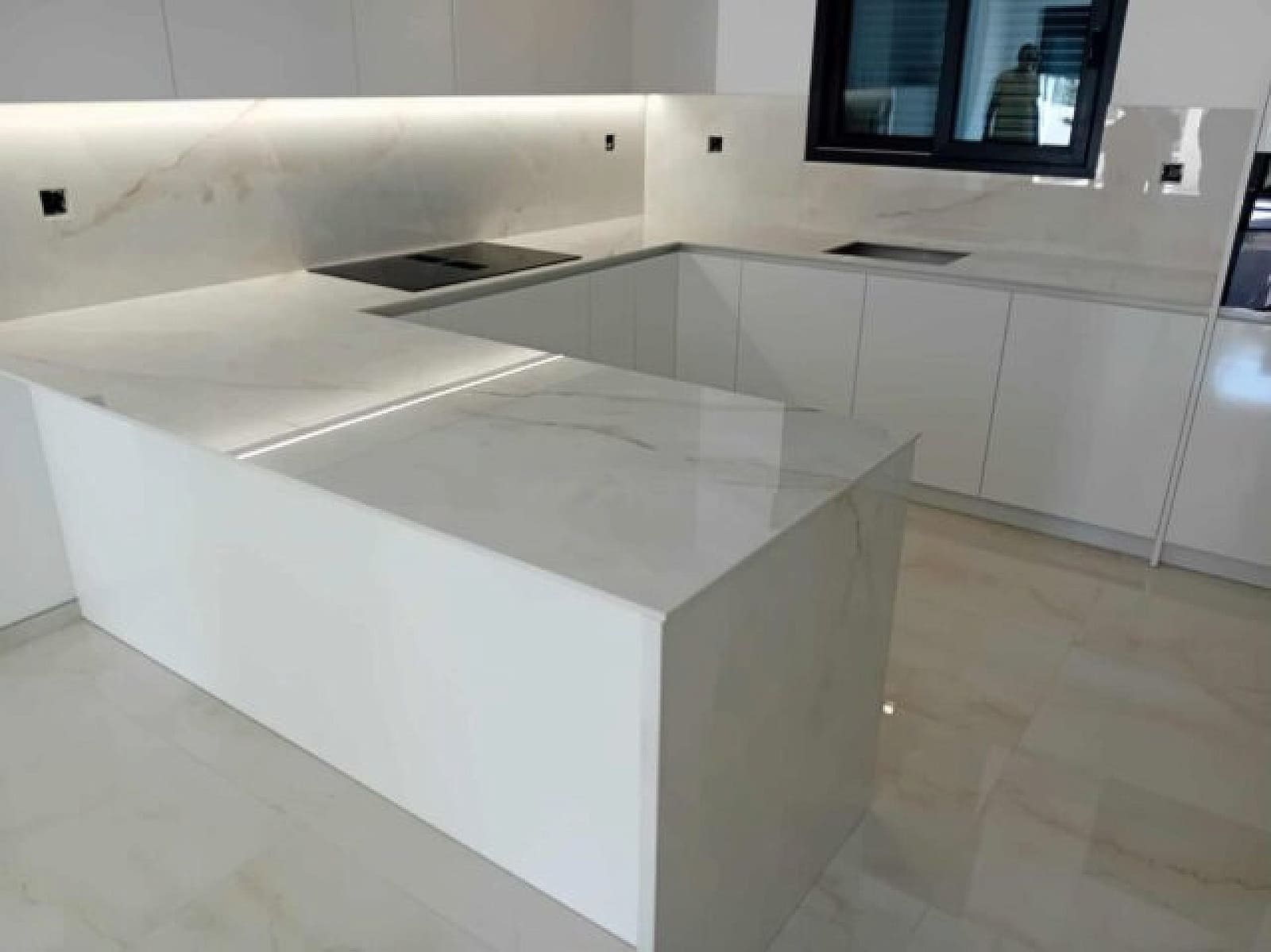 3 slaapkamer Halfvrijstaande villa te koop in La Romana met zwembad garage - € 269.995 (Ref: 9301988)