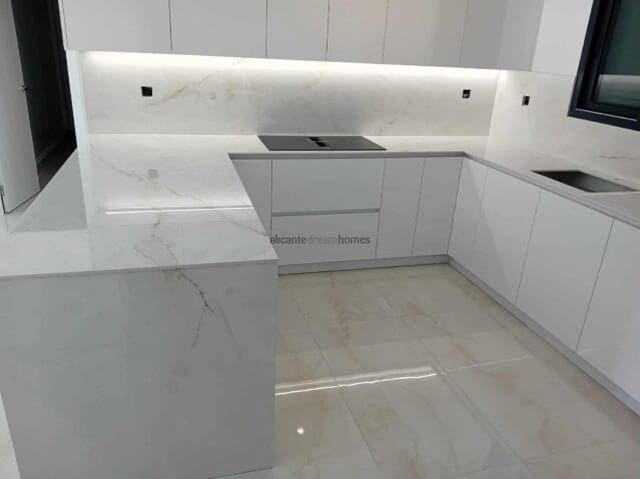 3 sypialnia Dom blizniak na sprzedaż w La Romana z basenem garażem - 269 995 € (Ref: 9301988)