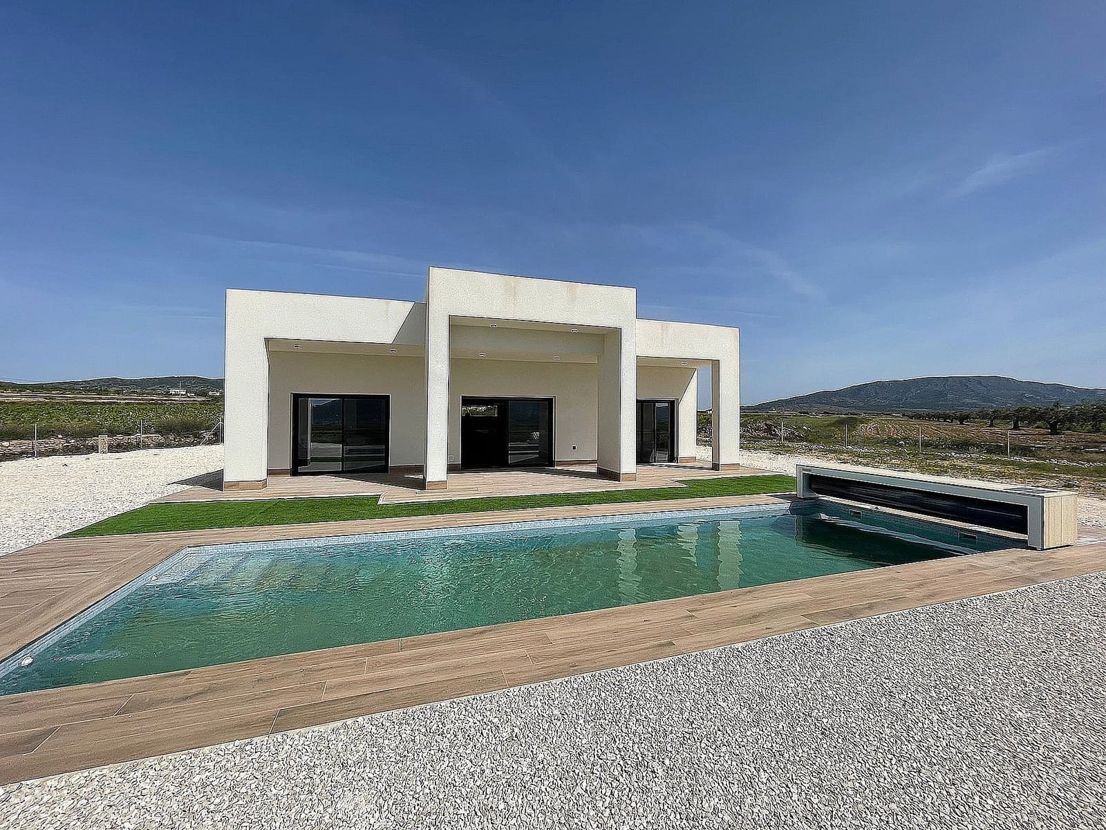 3 bedroom Villa for sale in Pinoso with pool garage - € 287,000 (Ref: 9312304)