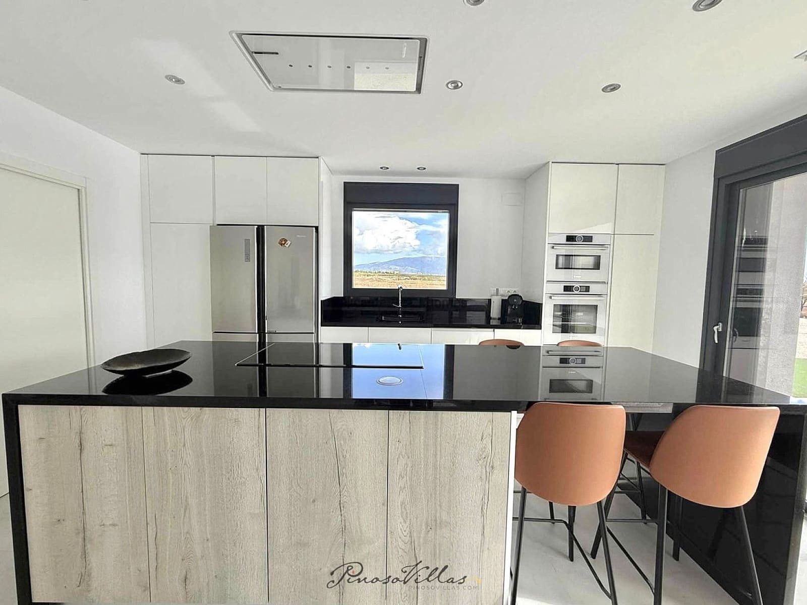 Chalet de 3 habitaciones en Pinoso en venta con piscina garaje - 575.000 € (Ref: 9317161)