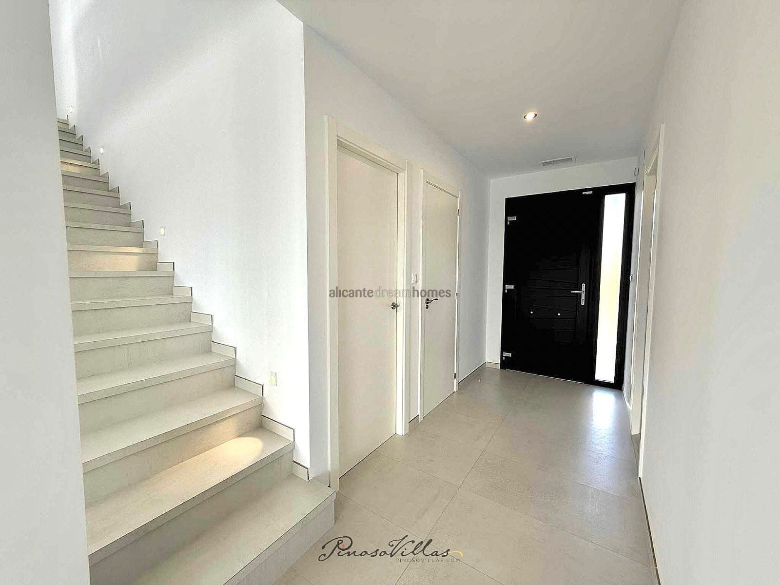 Chalet de 3 habitaciones en Pinoso en venta con piscina garaje - 575.000 € (Ref: 9317161)