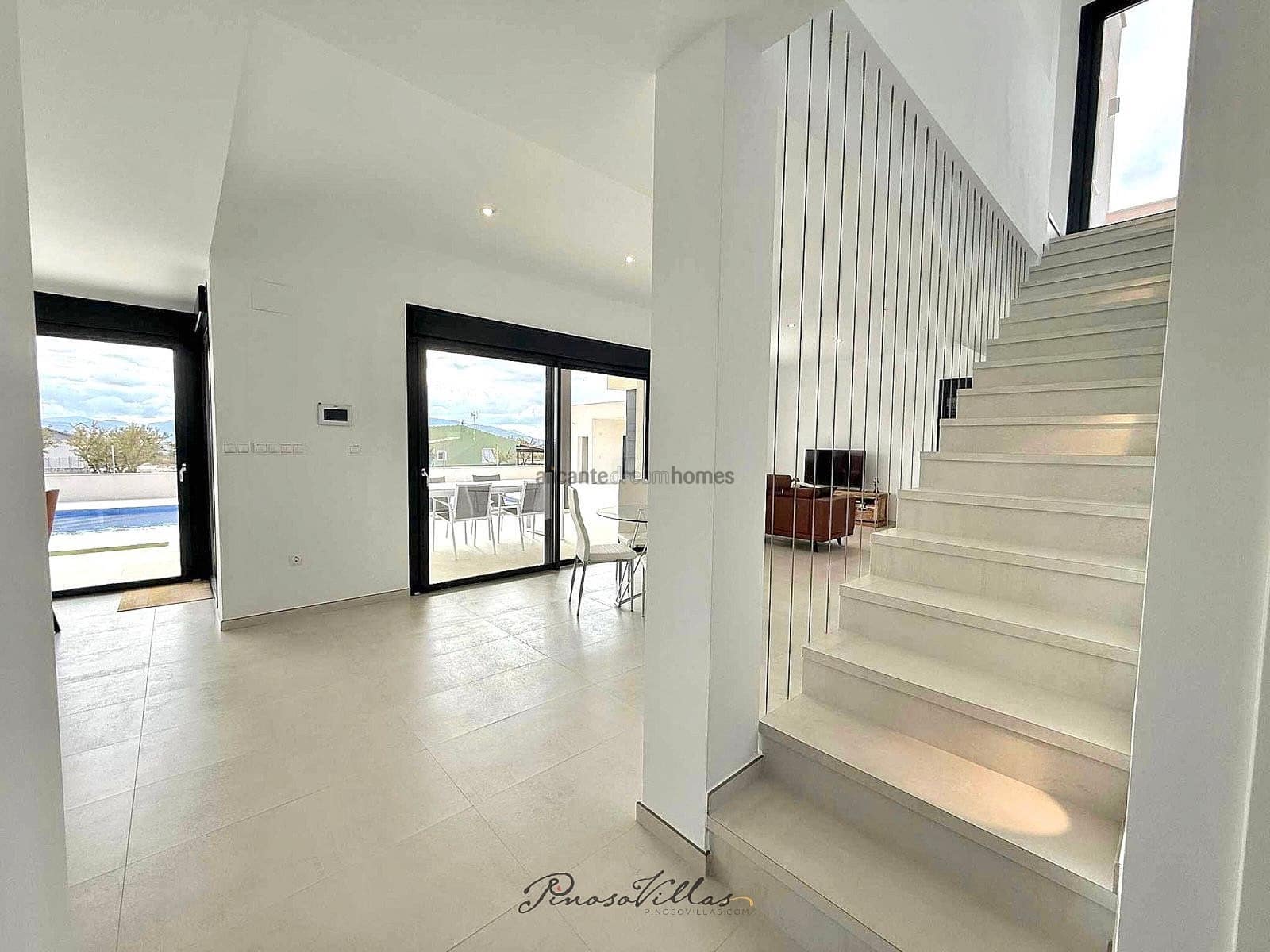 Chalet de 3 habitaciones en Pinoso en venta con piscina garaje - 575.000 € (Ref: 9317161)