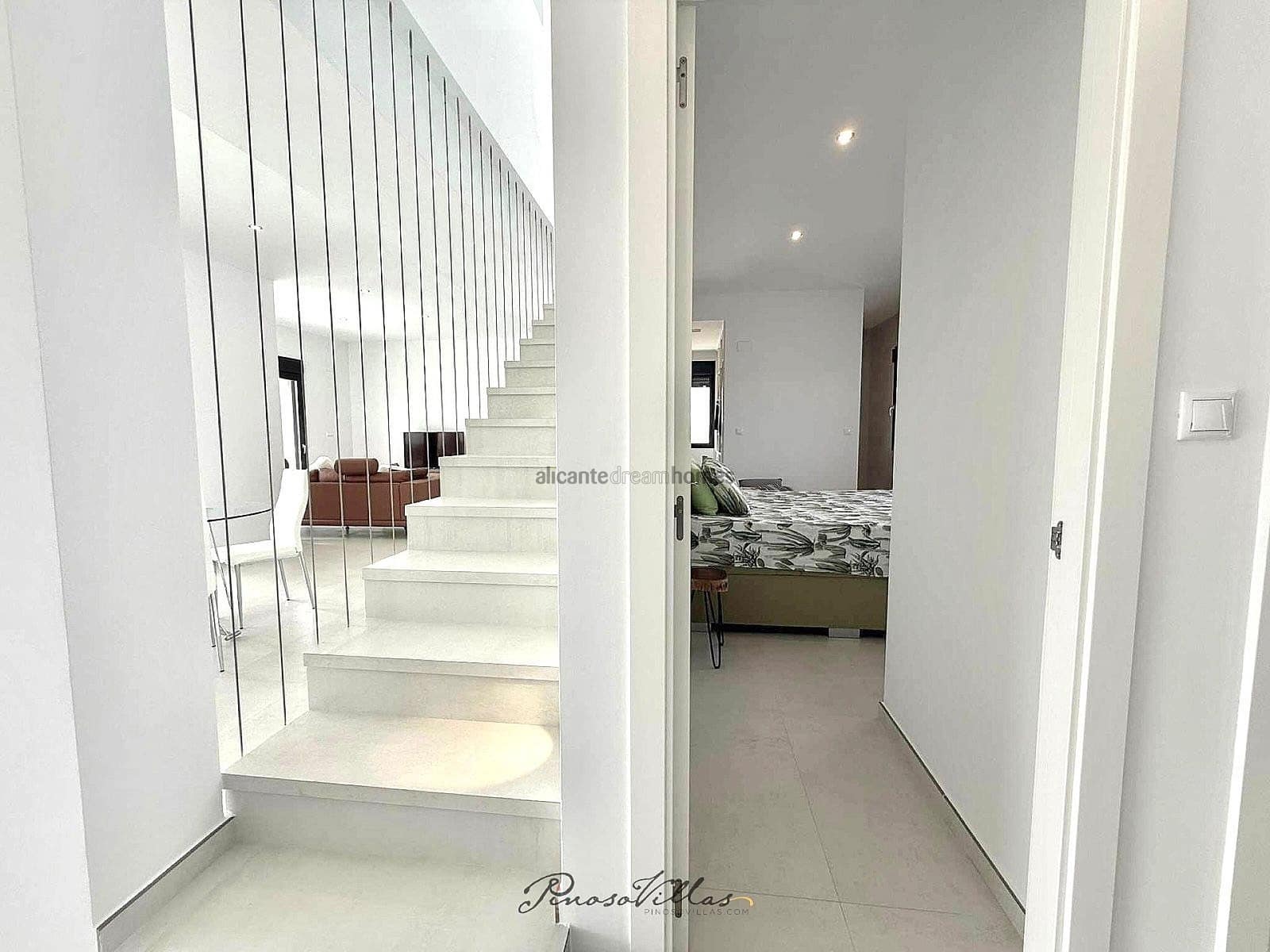 Chalet de 3 habitaciones en Pinoso en venta con piscina garaje - 575.000 € (Ref: 9317161)