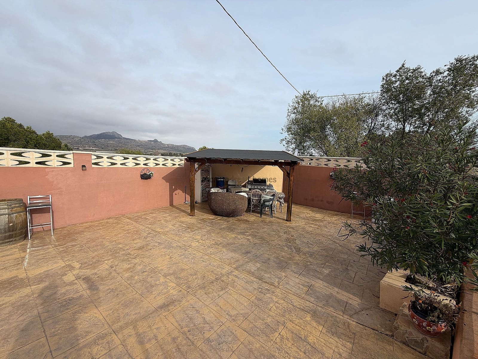 5 bedroom Villa for sale in Sax with pool - € 375,000 (Ref: 9317163)