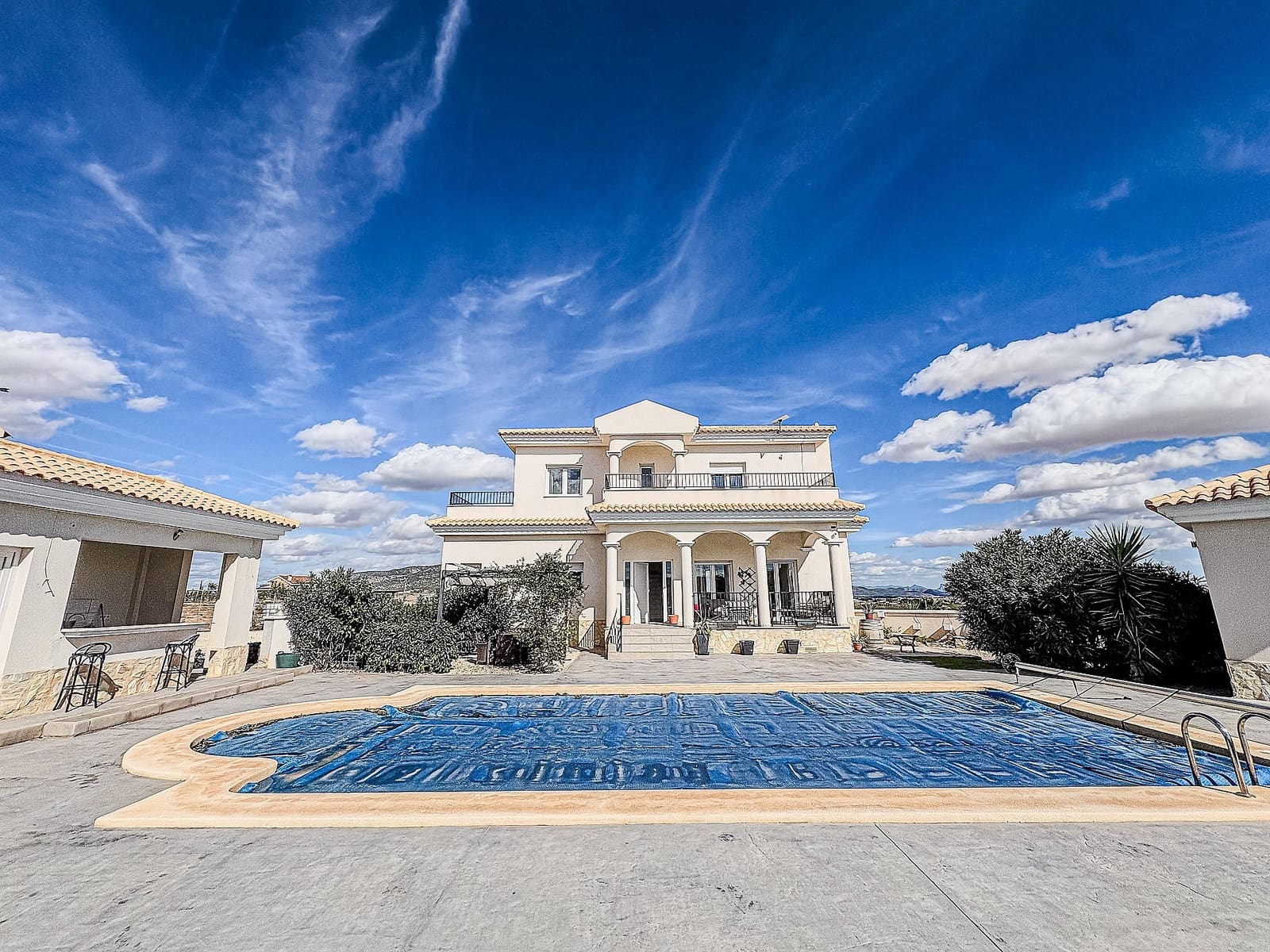 4 bedroom Villa for sale in Pinoso with pool garage - € 525,000 (Ref: 9340553)