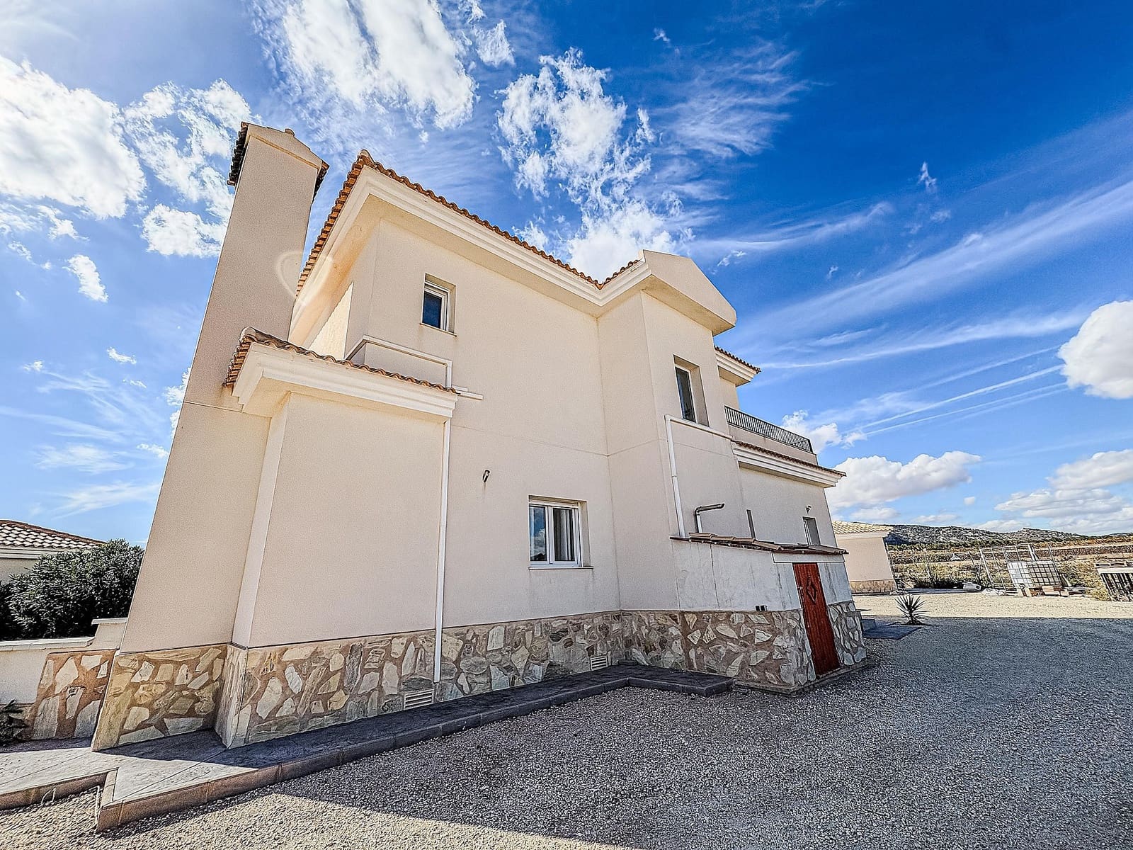 4 bedroom Villa for sale in Pinoso with pool garage - € 525,000 (Ref: 9340553)