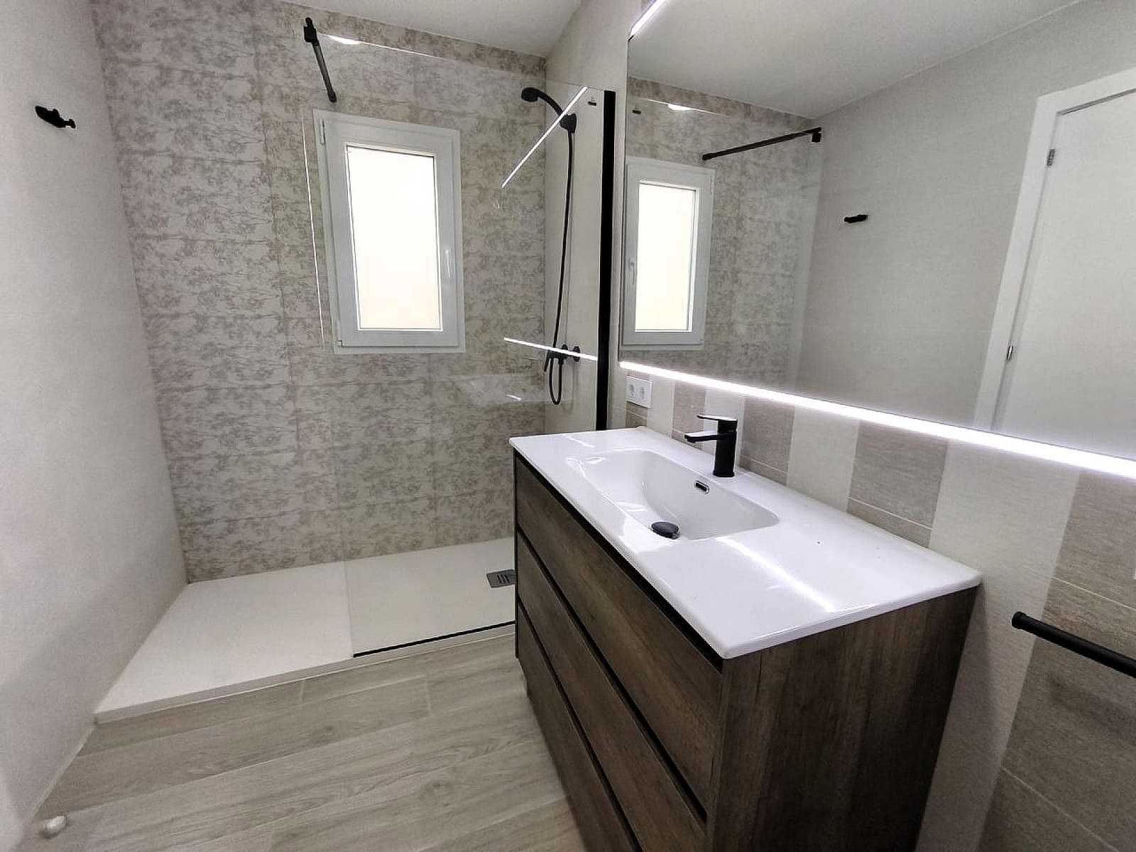 4 sypialnia Willa na sprzedaż w Tibi z garażem - 290 000 € (Ref: 9344309)