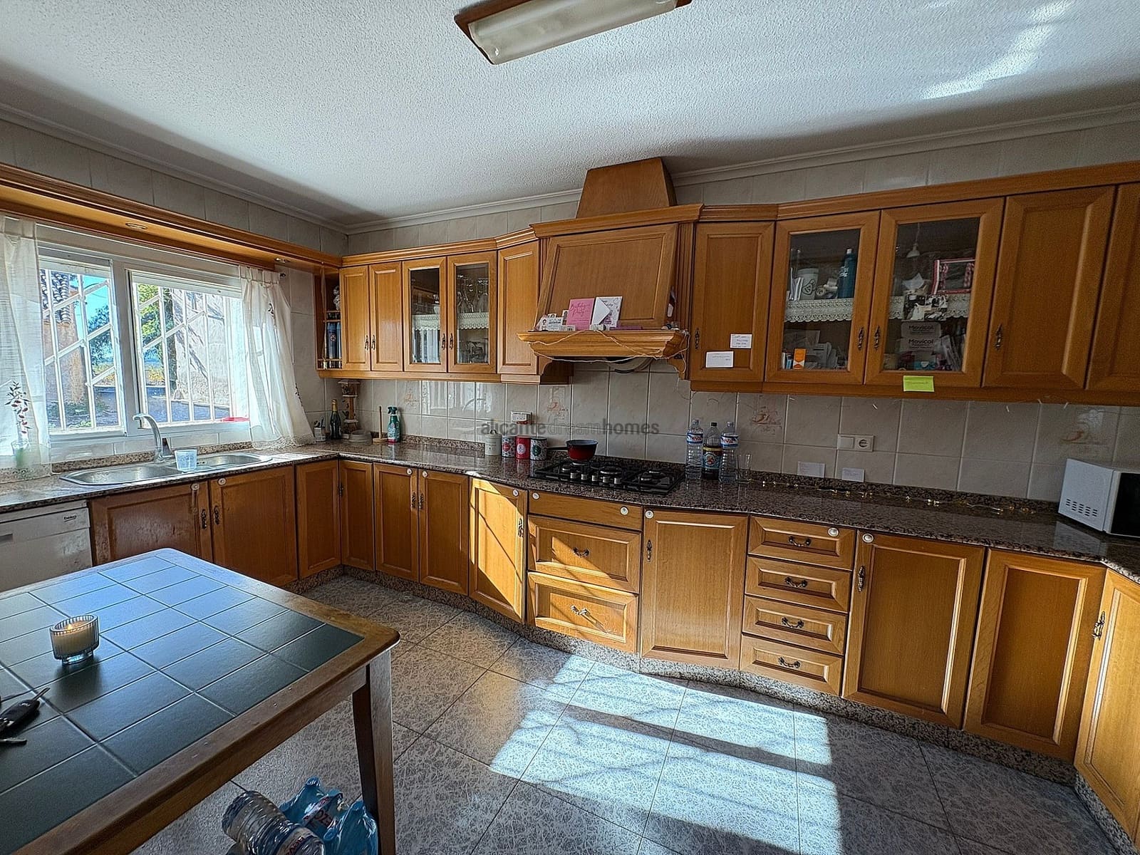 6 bedroom Townhouse for sale in Monovar / Monover with pool garage - € 179,995 (Ref: 9346741)