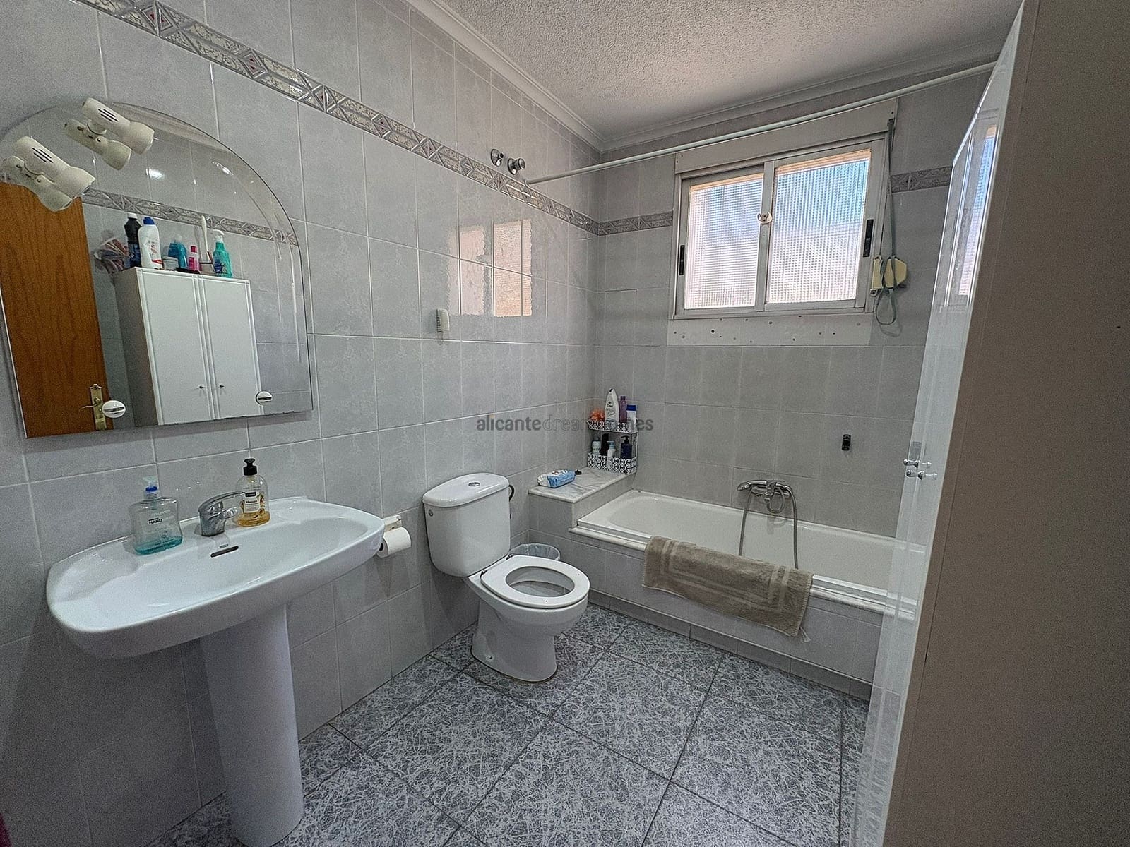 6 bedroom Townhouse for sale in Monovar / Monover with pool garage - € 179,995 (Ref: 9346741)