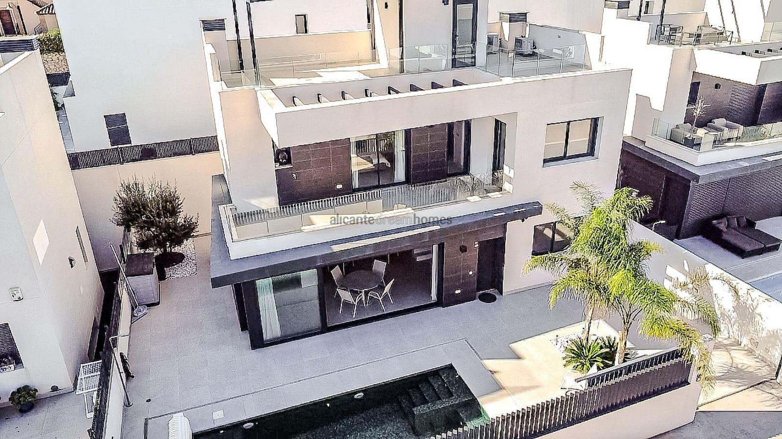 5 bedroom Villa for sale in Algorfa with pool - € 575,000 (Ref: 9348944)