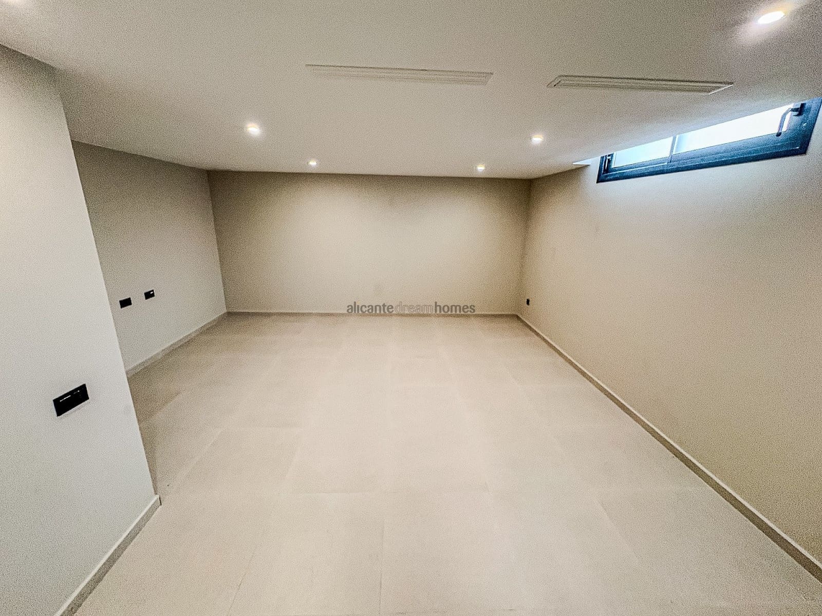 5 bedroom Villa for sale in Algorfa with pool - € 575,000 (Ref: 9348944)