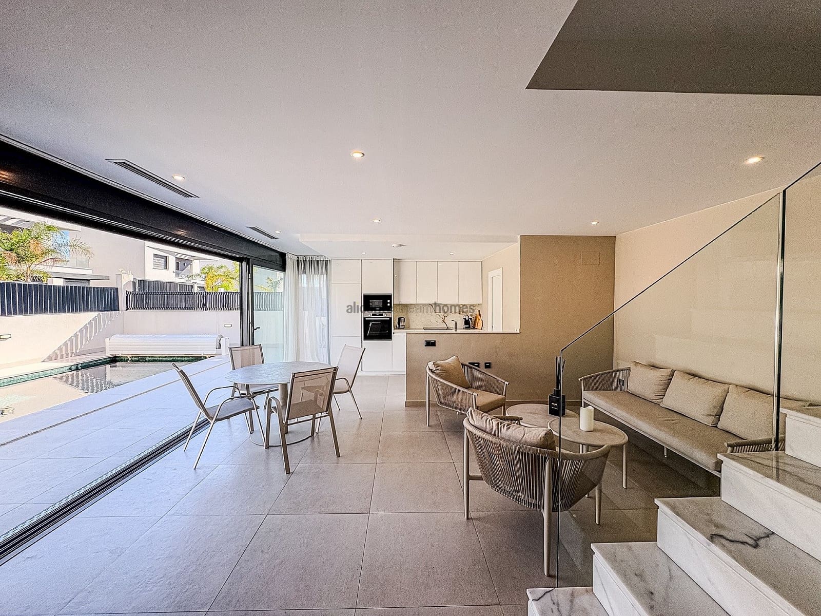 5 bedroom Villa for sale in Algorfa with pool - € 575,000 (Ref: 9348944)