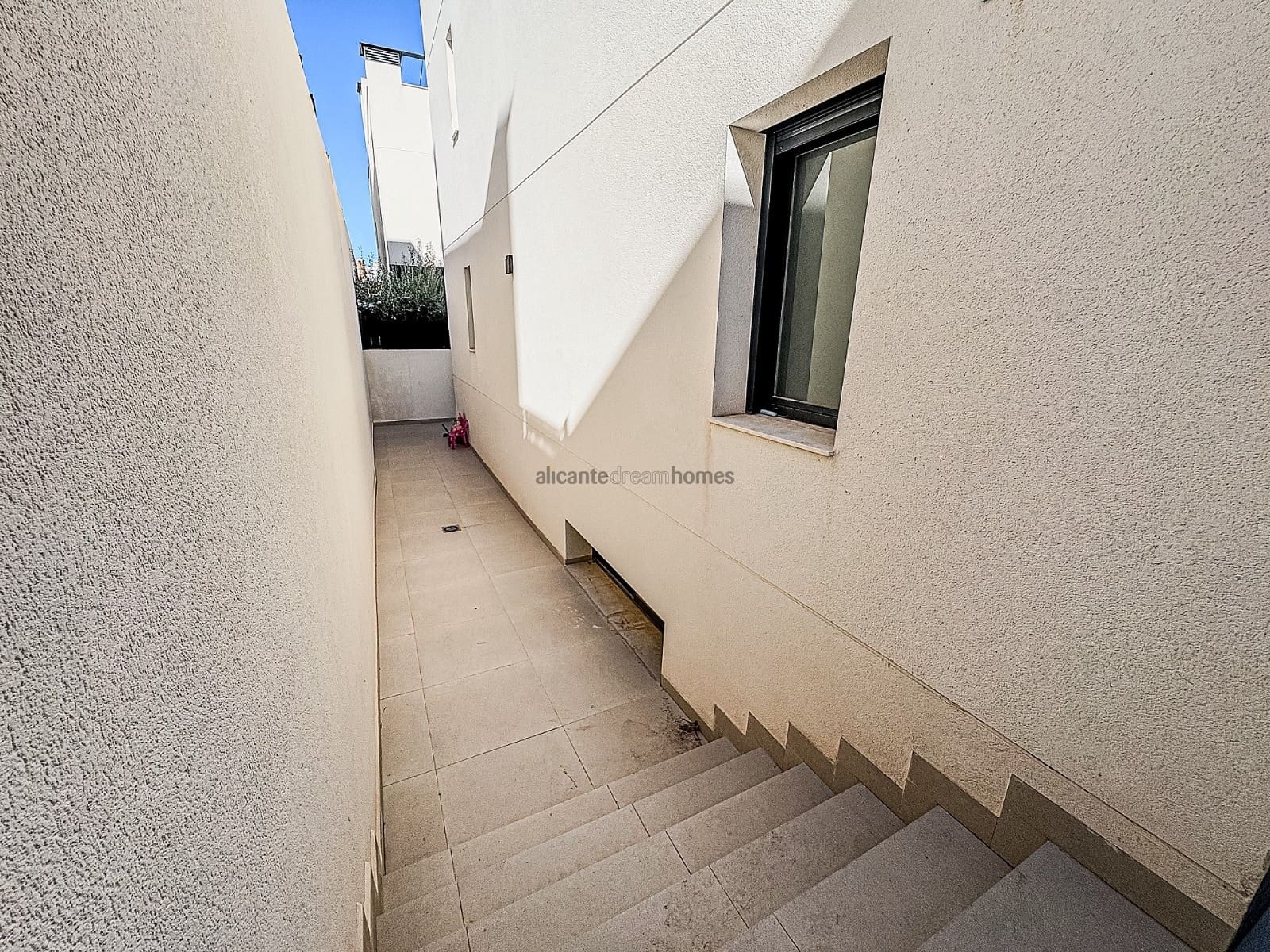 5 bedroom Villa for sale in Algorfa with pool - € 575,000 (Ref: 9348944)