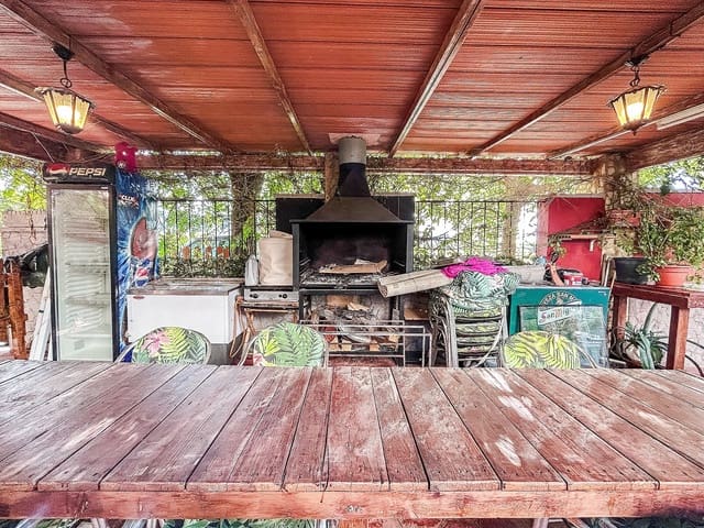 9 sovrum Semi-fristående Villa till salu i Sax med garage - 220 000 € (Ref: 9348947)