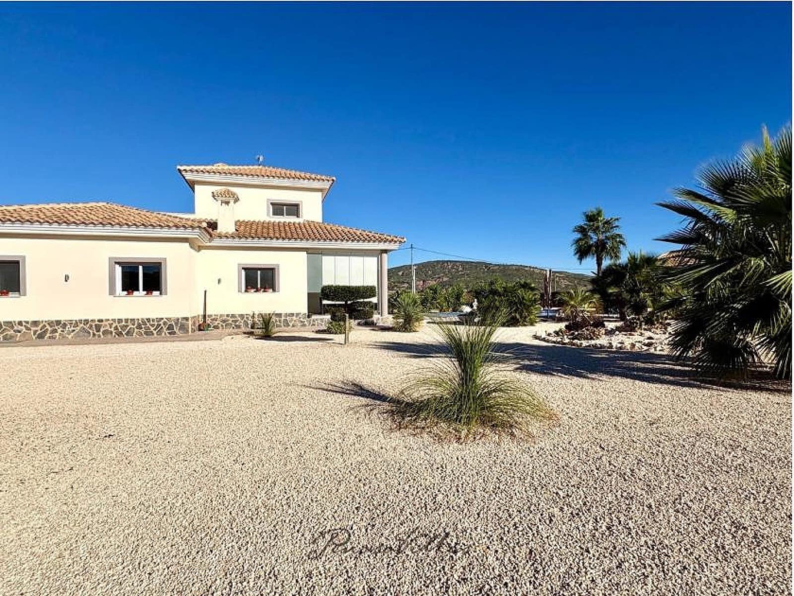 4 bedroom Villa for sale in Pinoso with pool garage - € 549,000 (Ref: 9353118)