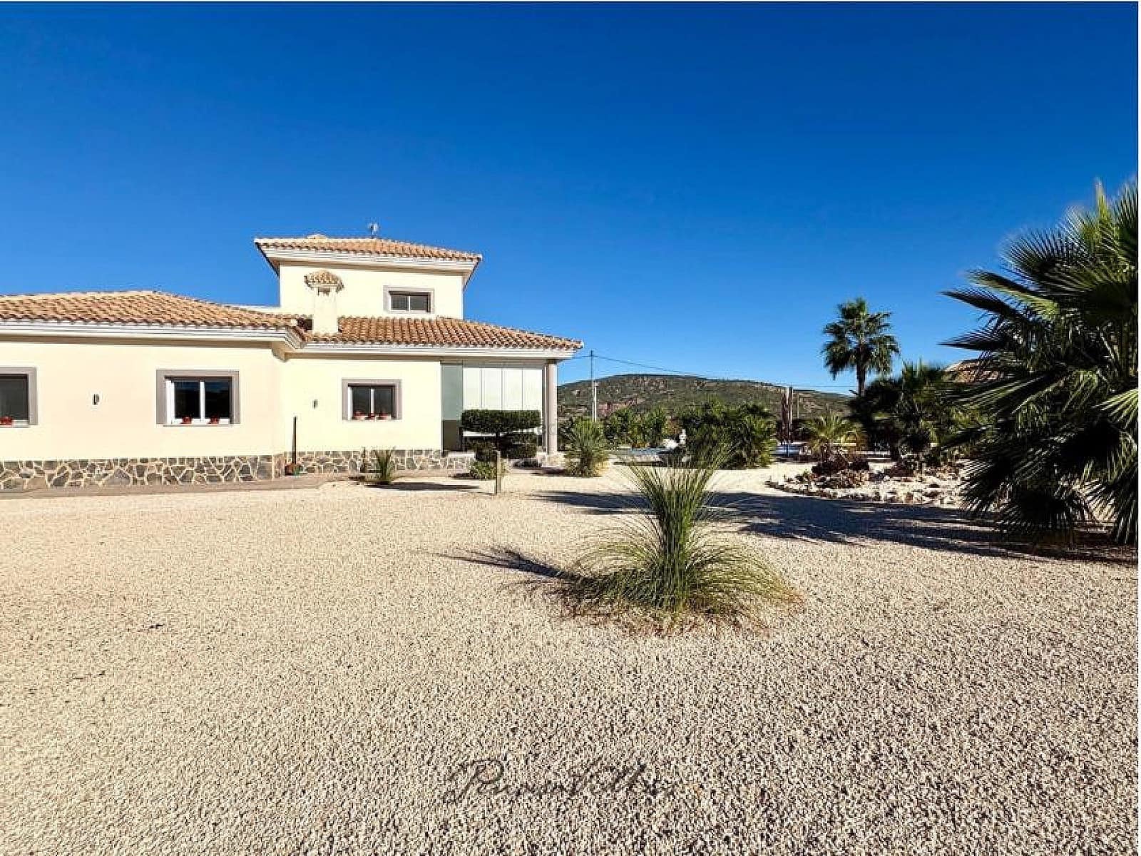 4 bedroom Villa for sale in Pinoso with pool garage - € 549,000 (Ref: 9353118)