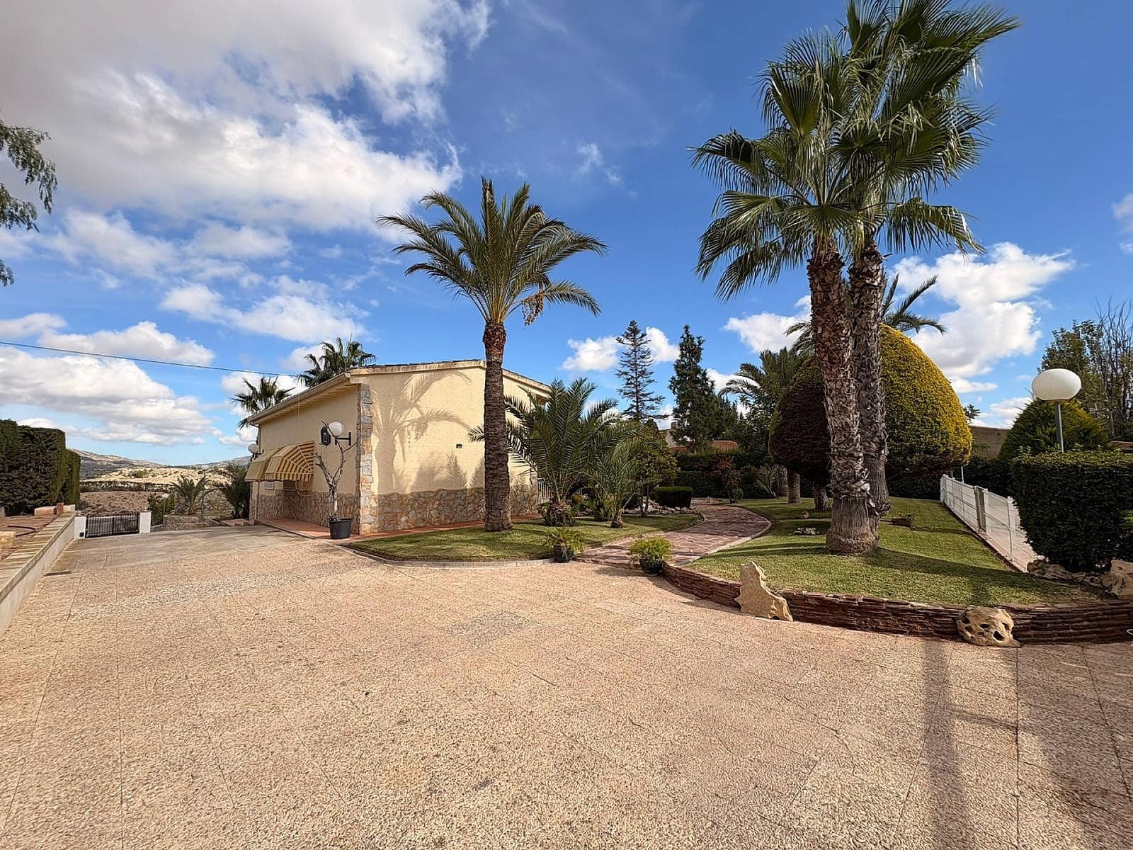 4 bedroom Villa for sale in Monovar / Monover with pool garage - € 618,000 (Ref: 9362053)