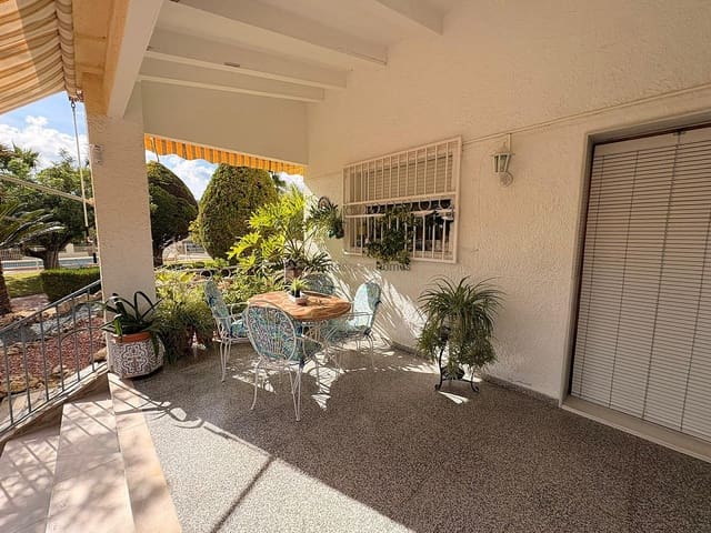 4 soveværelse Villa til salg i Monóvar / Monóver med swimmingpool garage - € 618.000 (Ref: 9362053)