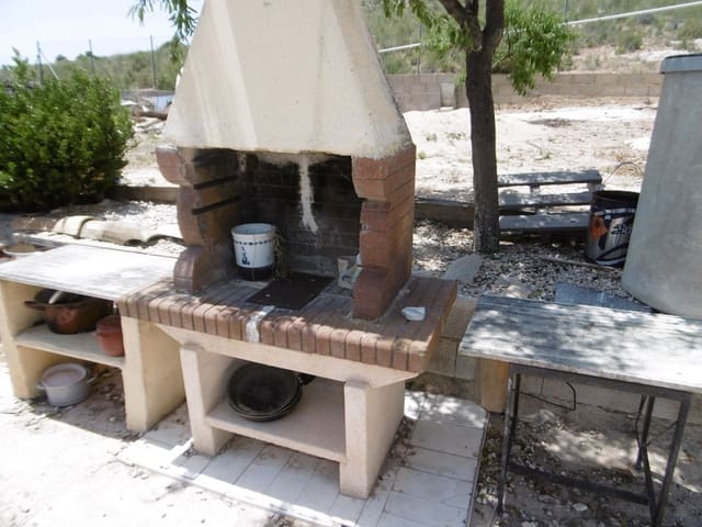 2 bedroom Finca/Country House for sale in Yecla with pool garage - € 120,000 (Ref: 9371680)