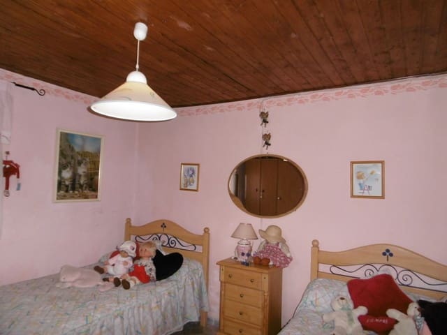 2 bedroom Finca/Country House for sale in Yecla with pool garage - € 120,000 (Ref: 9371680)