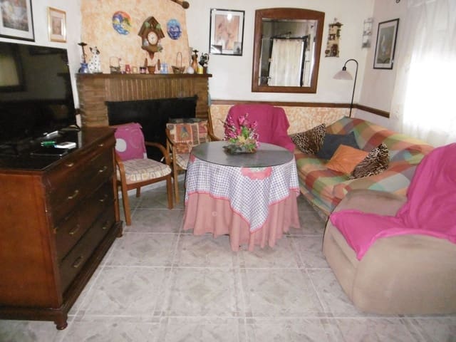 2 bedroom Finca/Country House for sale in Yecla with pool garage - € 120,000 (Ref: 9371680)