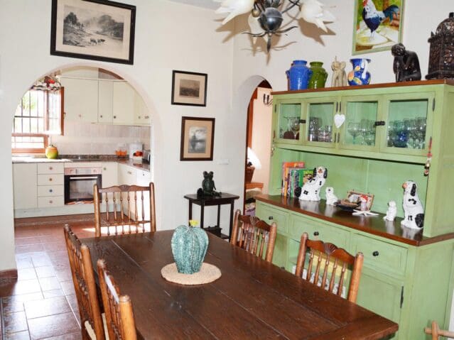 4 bedroom Villa for sale in Daya Vieja with pool - € 595,000 (Ref: 9371691)